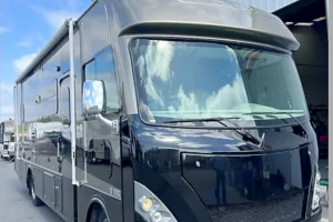 30' Thor A.C.E Dual Slide Outs (56) — MLG RV Rentals San Diego